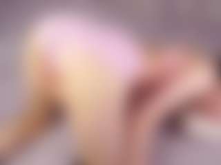 Live cam show with LauriTrucchio - Booty on liverealitysex.com