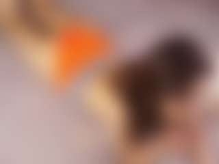 Live cam show with LauriTrucchio - Camel Toe on TeamSkeetLive