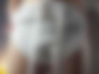 Live cam show with LauriTrucchio - Tongue on Camsoda