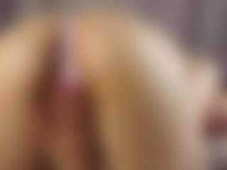 Live cam show with LauriTrucchio - Kisses on Camsoda