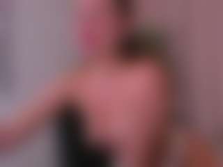 Live cam show with RinaKlark - Blue Eyes on Milf Play