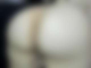 Live cam show with Alexaa Blumm - Spanking on MyBangCams