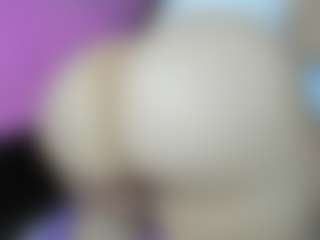 Live cam show with Alexaa Blumm - Ass Clapping on Free Soda