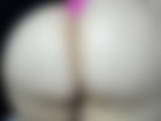 Live cam show with Alexaa Blumm - Oil on Camsoda