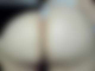 Live cam show with Alexaa Blumm - Oil on Camsoda