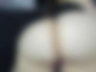 Live cam show with Alexaa Blumm - Oil on Camsoda
