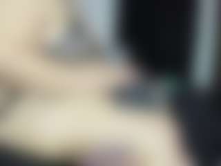 Live cam show with Alexaa Blumm - Oil on Fapmatic.com