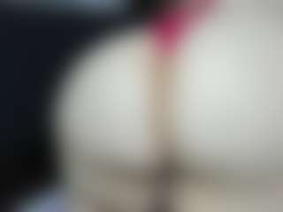 Spettacolo in cam dal vivo con Alexaa Blumm - Gape su Camsoda
