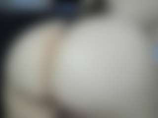 Live cam show with Alexaa Blumm - Ass Clapping on Camsoda