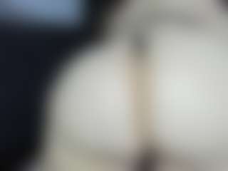 Live cam show with Alexaa Blumm - Oil on nudelive.tv