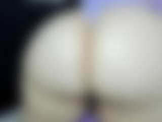 Live cam show with Alexaa Blumm - Ass Clapping on Camsoda