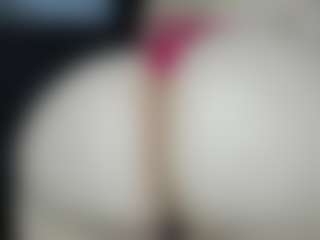 Live cam show with Alexaa Blumm - Striptease Latina on SxyPornLive | colombia