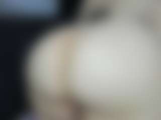 Live cam show with Alexaa Blumm - Oil on Camsoda