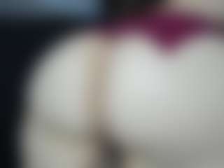 Live cam show with Alexaa Blumm - Striptease on StripNow