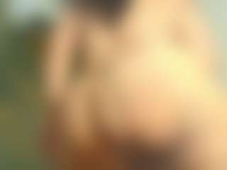Jade-Roxx MILF webcam performer live streaming