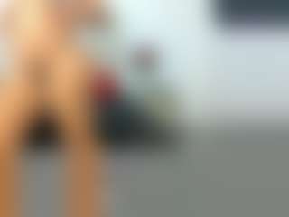 Jade-Roxx MILF webcam performer live streaming
