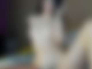 Live cam show with Lesyalis - Small Tits on StripNow