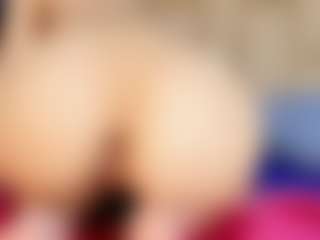 Live cam show with lil-miia - Average on Camming Site