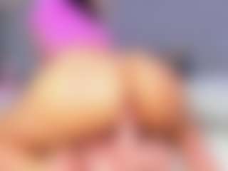 Live cam show with Linda-Cooper - Moaning on CamwithHer