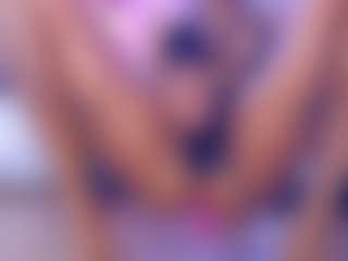 Live cam show with SellenaBee - Gamer Latina on SxyPornLive