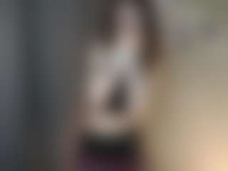 Live cam show with GladisBelousson - Petite on Pornisteam.com