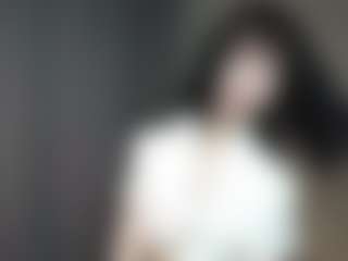 Live cam show with GladisBelousson - Skinny on TeamSkeetLive