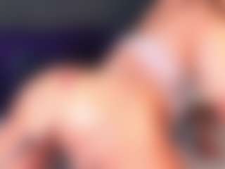Live cam show with EvaLanie - Drinking on AdultVida.com