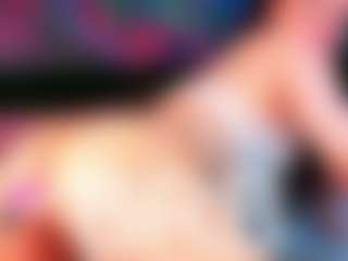 Live cam show with EvaLanie - Tease on Hubzter Live