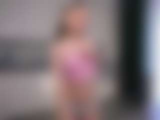 Live cam show with Sofia - Upskirt on CamClone