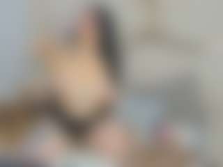 Zayra MILF webcam performer live streaming
