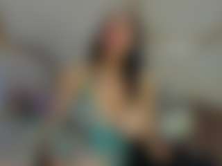 Zayra MILF webcam performer live streaming