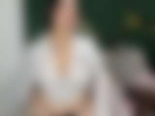 Zayra MILF webcam performer live streaming