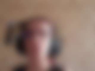 Live cam show with Isa - Nipple Piercings on Uber Horny