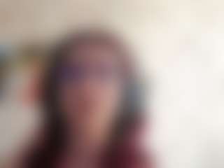 Live cam show with Isa - Petite on Dare Cams