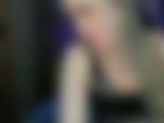 Live cam show with AshleyCutiePie - Middle Aged on googirlz