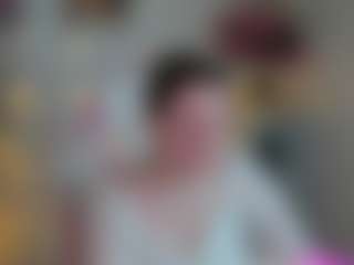 Live cam show with Kylara-1 - Facial Piercings on AdultVida.com