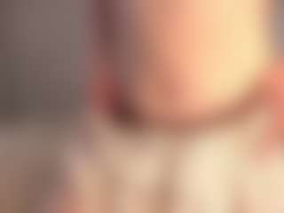 Live cam show with LucienneRelkin - Moaning on Camsoda