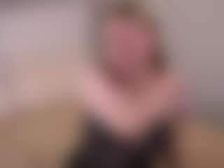 Live cam show with LucienneRelkin - Gray Eyes on madthumbs