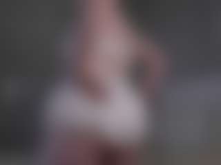 Live cam show with LucienneRelkin - Average on madthumbs