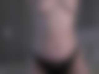 Live cam show with LucienneRelkin - Moaning on AdultVida.com