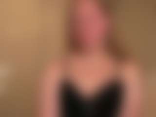 Live cam show with LucienneRelkin - Moaning on Camsoda