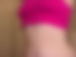 Live cam show with LucienneRelkin - Moaning on Camsoda