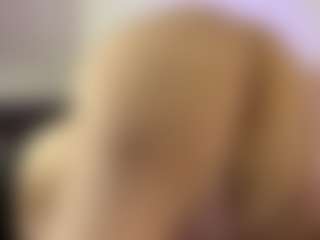 Live cam show with MadelynDiekmann - Big Tits on friskycurves.com
