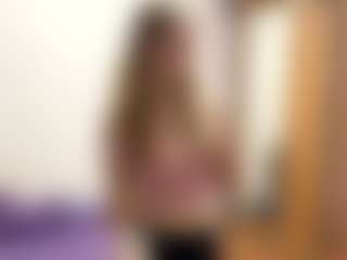 Live cam show with OtiliaLingerfelter - Average on TeamSkeetLive
