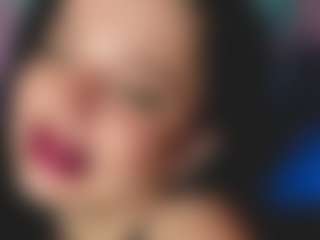 Live cam show with QueenyAliss - Strapon on Camming Site