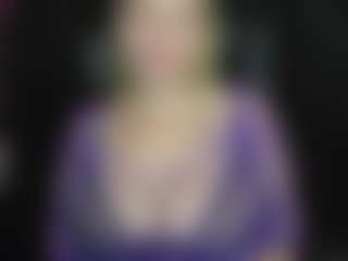 Live cam show with rileyloganbbw - Middle Aged on livesexfox.com