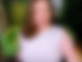 Live cam show with Karoline - Spanks on Dolls Live