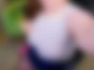Live cam show with Karoline - Moaning on hotwifechat.live