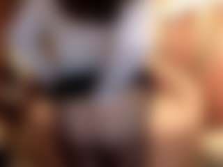Live cam show with Karoline - Spanks on livesuperchat.net