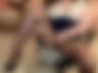 Live cam show with Karoline - Camel Toe on AdultVida.com